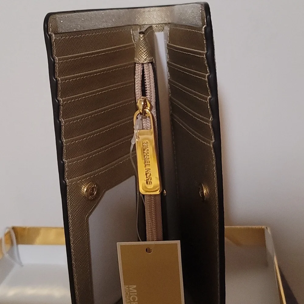 Michael Kors gold wallet - Picture 2 of 3